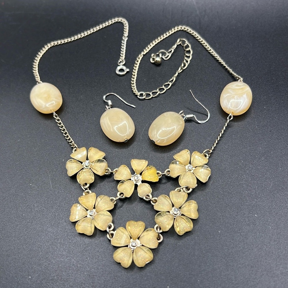 Vintage yellow flower necklace and earrings